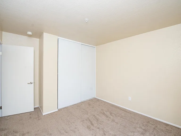 865 E Broadway — Photo 21