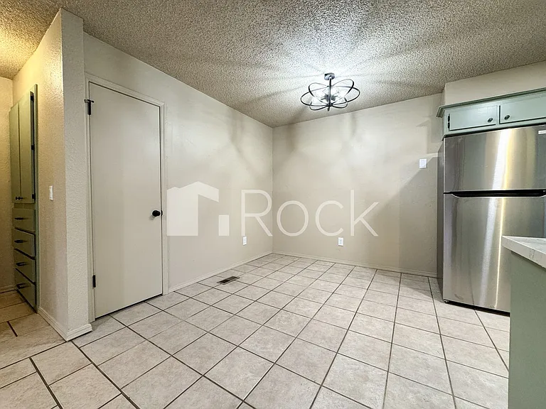 7024 Woodlake Dr — Photo 6
