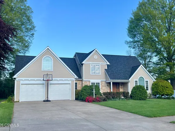 303 Rhoads Ave, Selinsgrove, PA 17870
