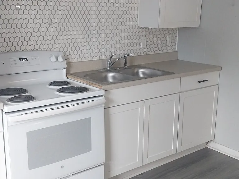 Wyoming Ave — Photo 1