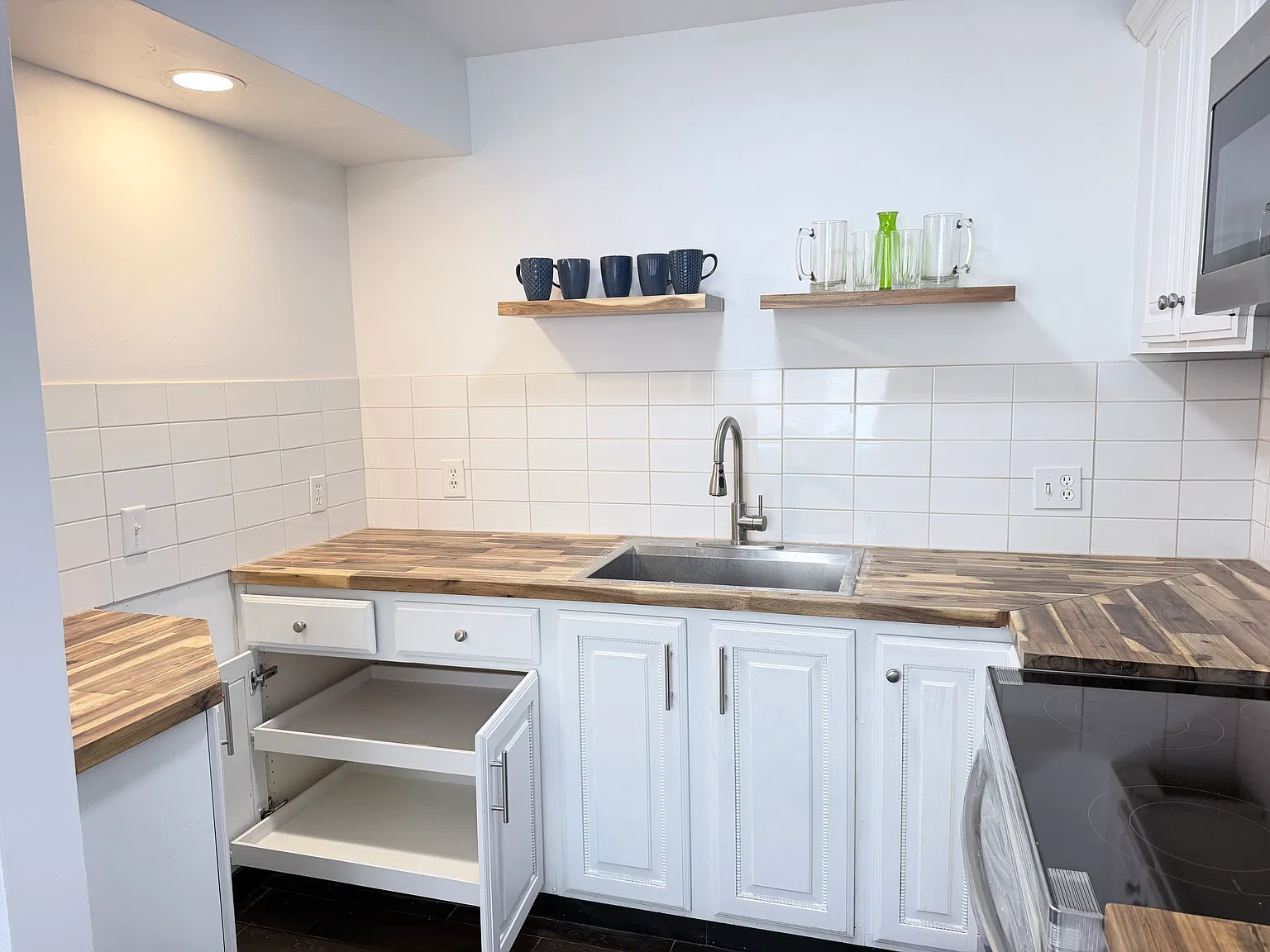 700 W University Dr — Photo 4