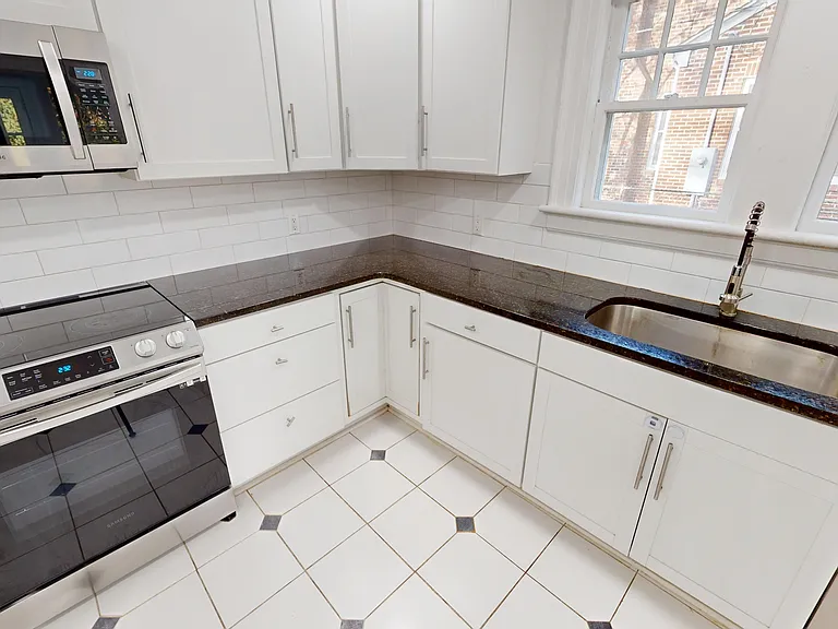 608 N Jackson St — Photo 13