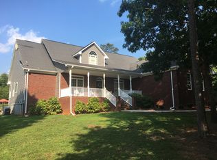 127 Stone Creek Dr, Hull, GA 30646