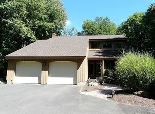 33 Turkey Roost Rd, Sandy Hook, CT 06482