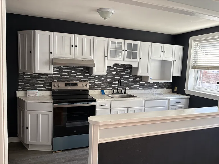 6835 Souder St — Photo 1