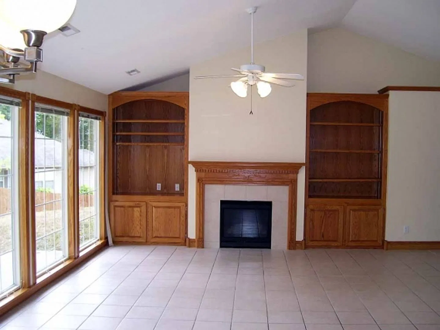 4 Bedroom Home, South Columbia with a short term option to 5/31/27 — Photo 2