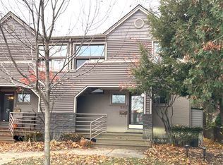 556 Bloomfield Ct, Birmingham, MI 48009