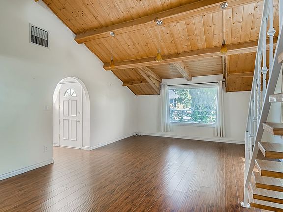 4th image of 10500 Califa St