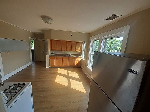 3rd image of 68 Essex St #3