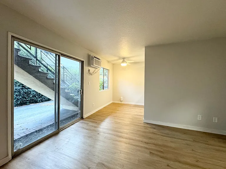 80 N Bonnie Ave — Photo 6