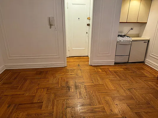 Rented by Joe Gotham LTD | media 1