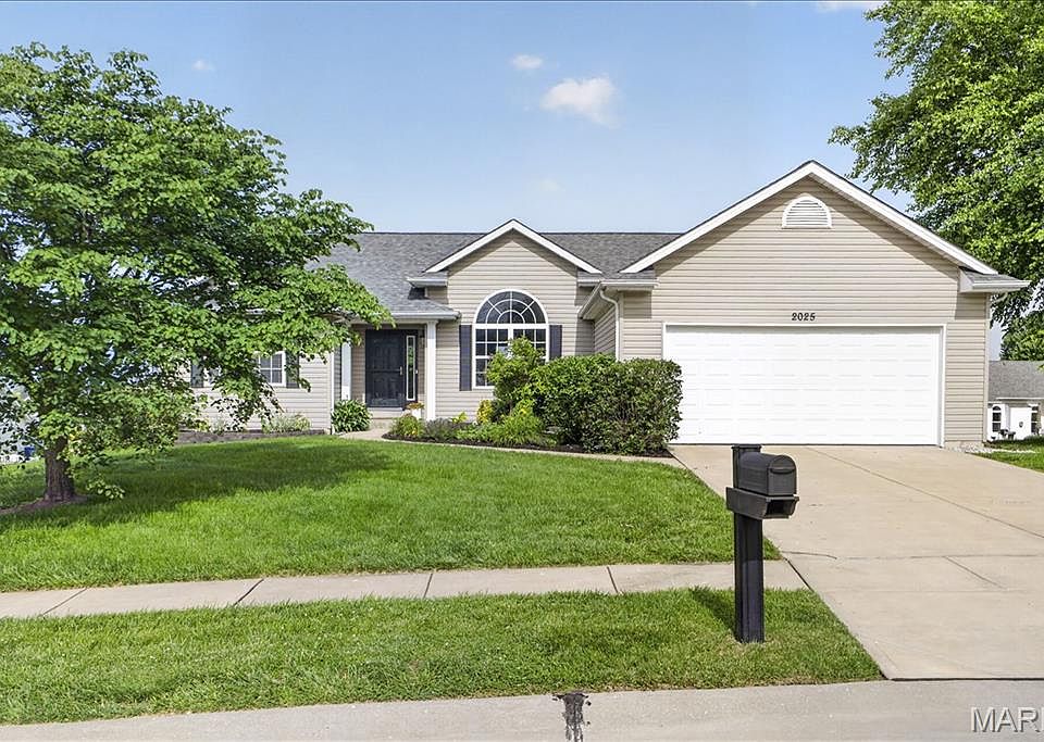 1st image of 2025 Dardenne Valley Dr