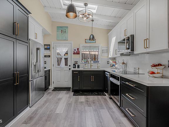 4th image of 328 Santa Monica Dr