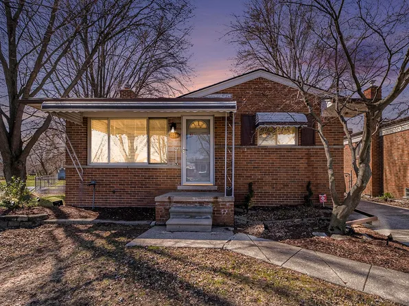 22346 Socia St, Saint Clair Shores, MI 48082