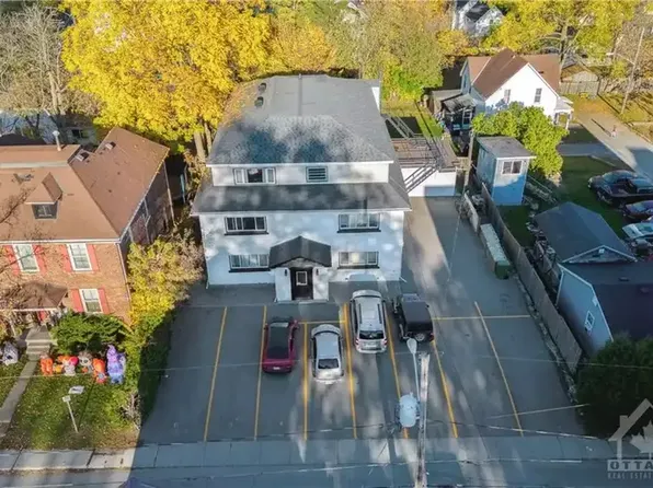 35 Bennett St #1A, Brockville, ON K6V 2V7
