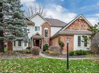 673 Lexington Dr, Rochester Hills, MI 48307