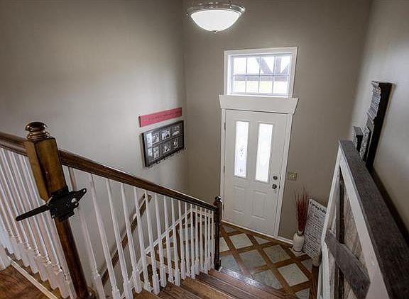 4th image of 613 SW Tisha Ln