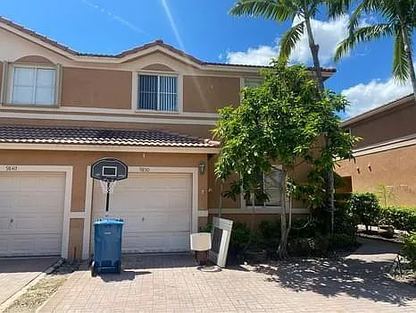 4 bed, 102.0 bath, 1887 sqft, $4,000 — Photo 1