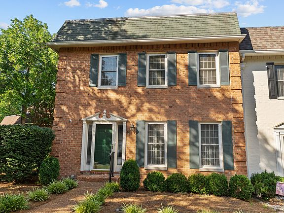 3rd image of 601 Glenn Cir