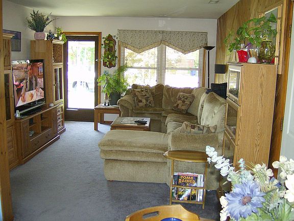 3rd image of 2042 Parkview Ave