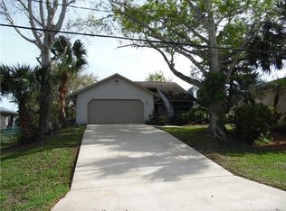 562 Concha Dr, Sebastian, FL 32958
