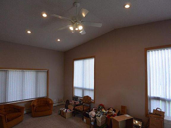3rd image of 8394 Spruce Dr