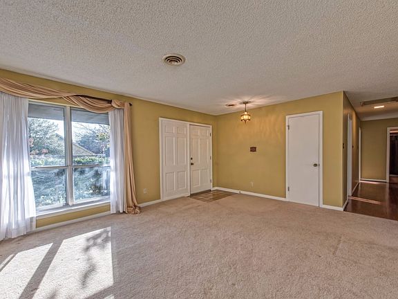 3rd image of 908 Ivy Ann Dr