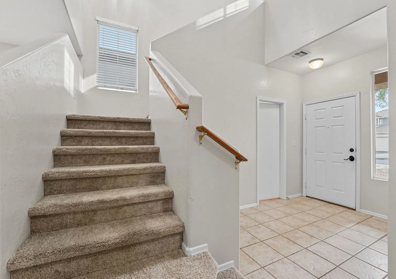 Spacious 5-Bedroom Home with Private Pool in Surprise! — Photo 3