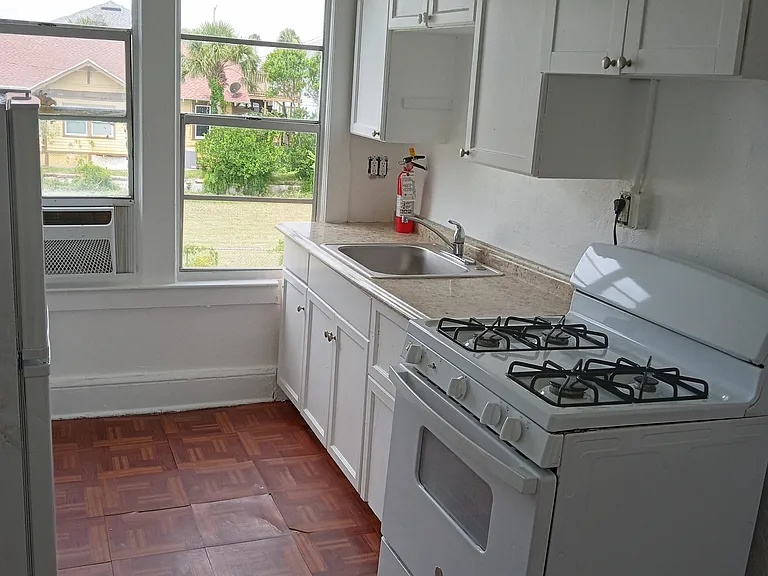 417 Earl St #2 — Photo 4
