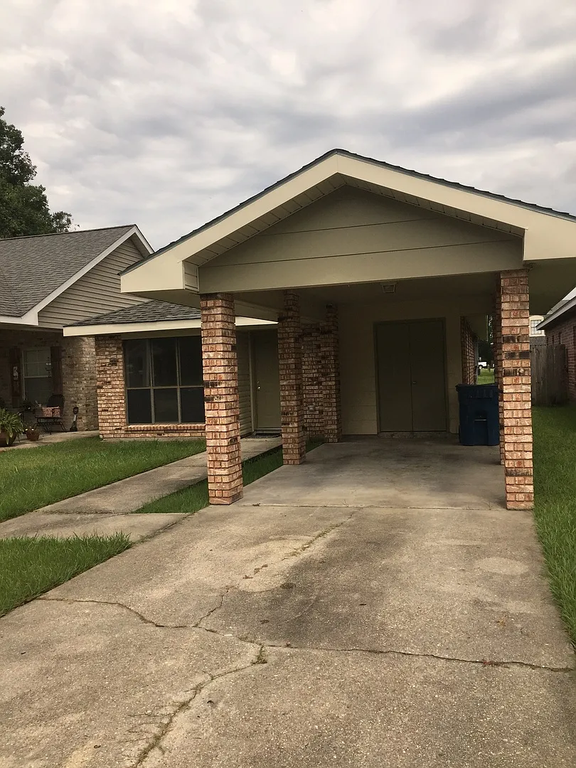 Building Photo - 134 Sandest Dr