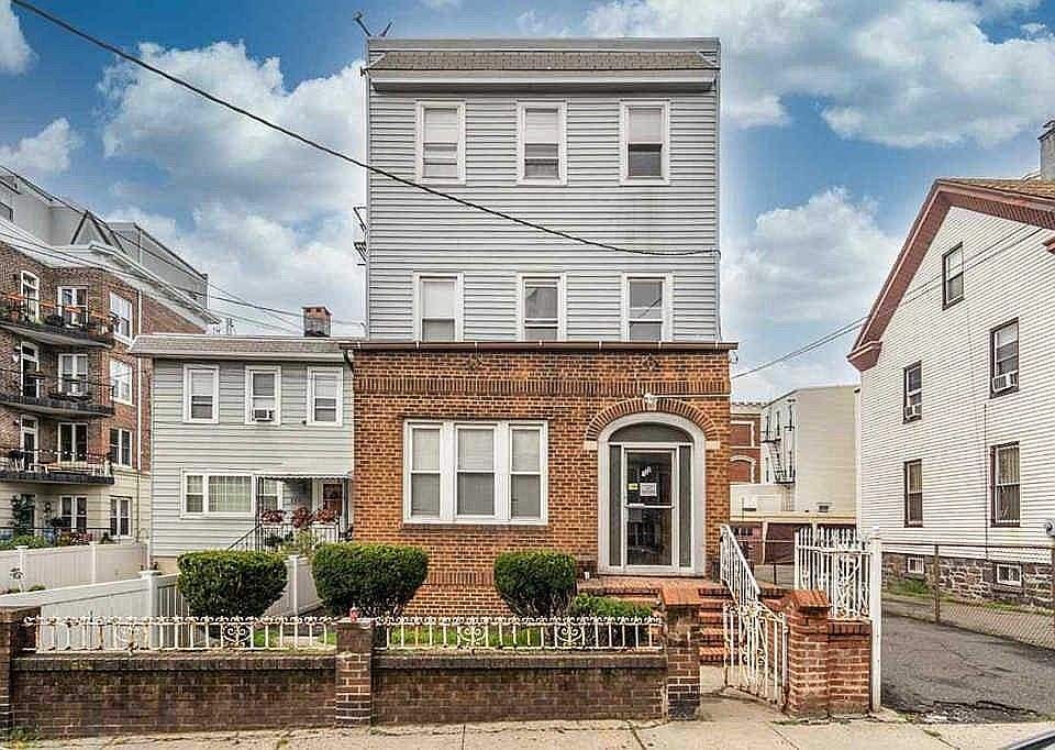 1st image of 139 Chestnut Ave #2