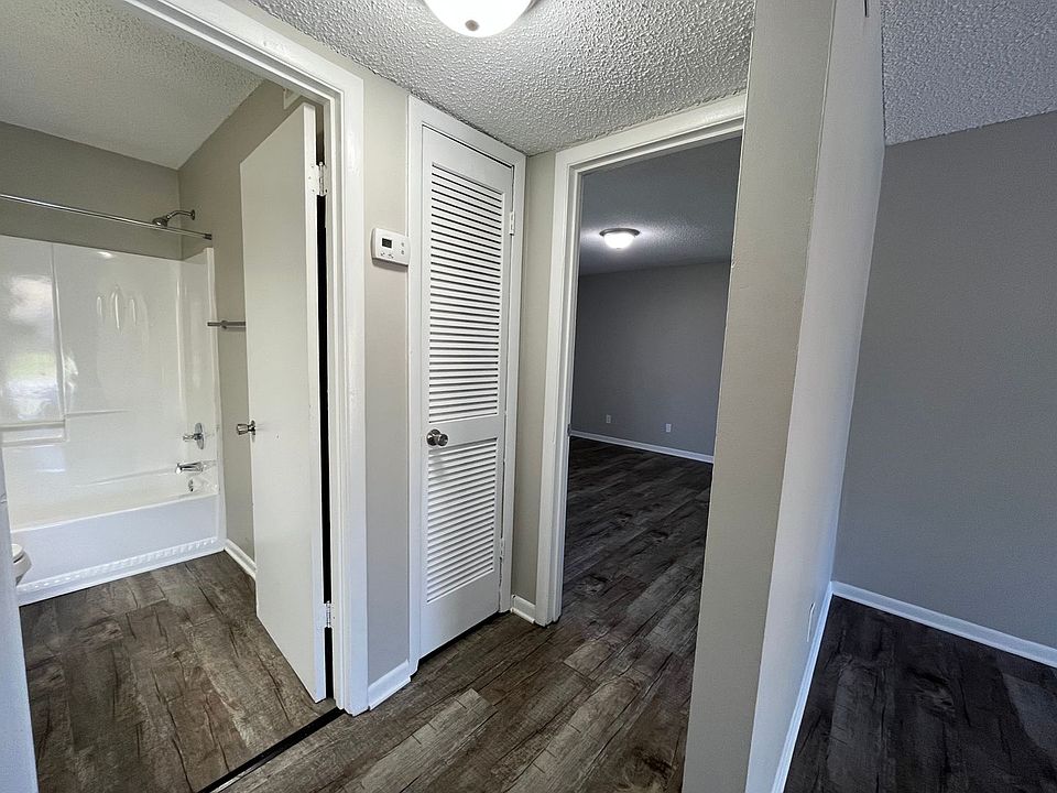 1st image of 916 E Inskip Dr APT 3