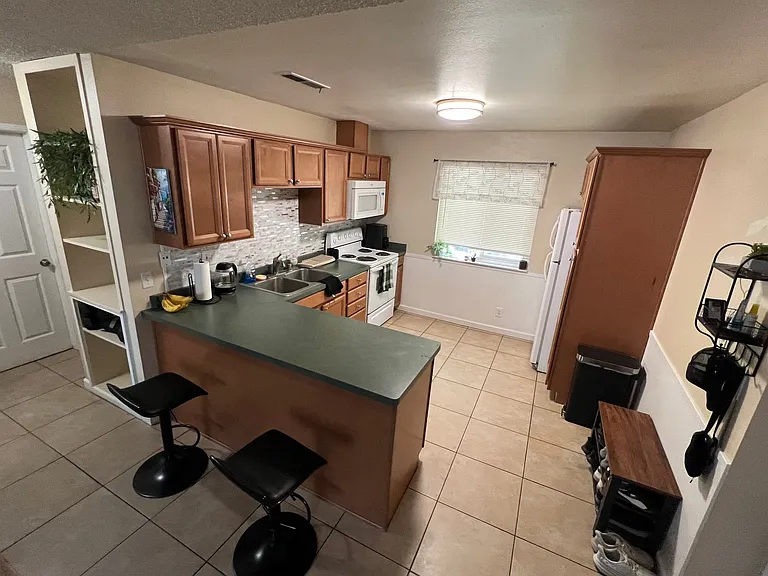 1144 W 2nd St #2 — Photo 3