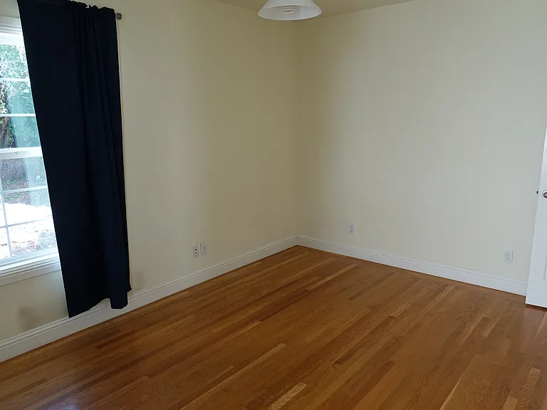 2573 Virginia St — Photo 11