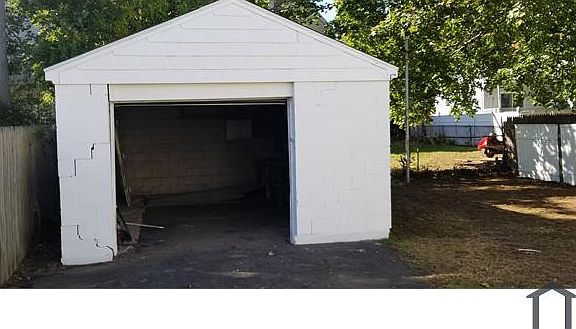 4th image of 60 Admiral St