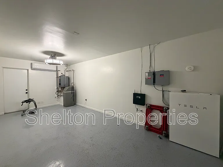 2514 E Fairmount Ave — Photo 30