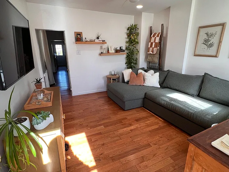 512 Spring Mill Ave — Photo 2