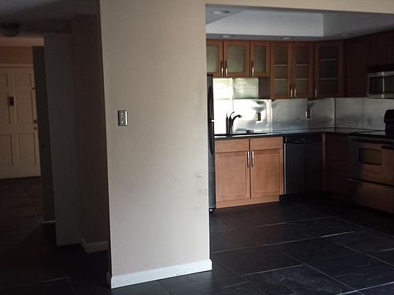 3rd image of 874 Park Lake Cir Unit 60