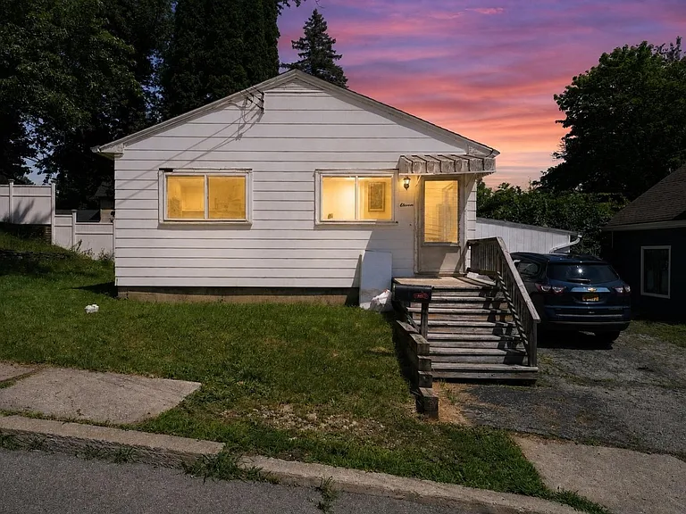 11 Spencer Ave — Photo 21