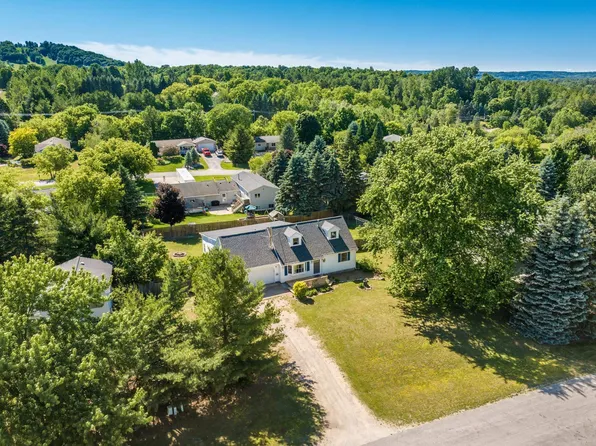 10530 S Walnut Dr, Traverse City, MI 49684