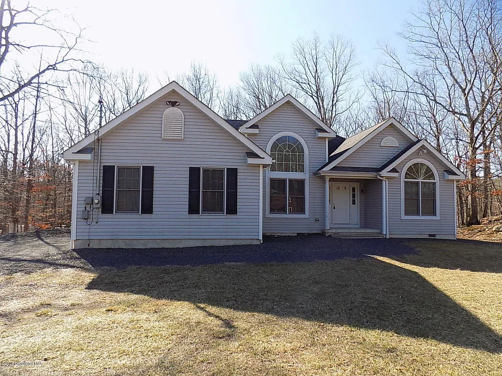 488 Lakeside Dr photo 1