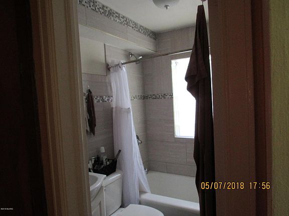 3rd image of 132 N La Vista Blvd