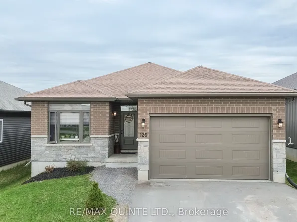 126 Northumberland Blvd, Quinte West, ON K8V 0L1
