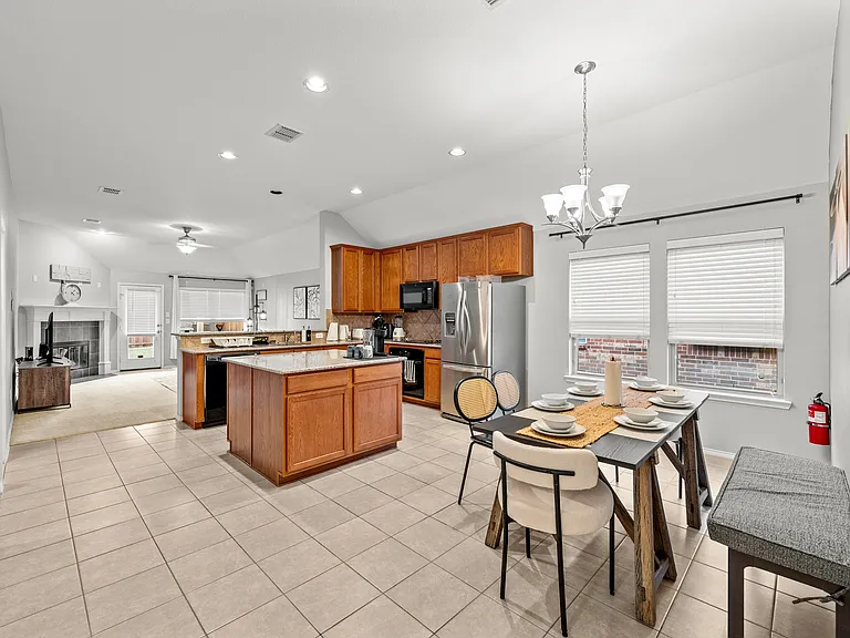 9412 Caliente Dr — Photo 9