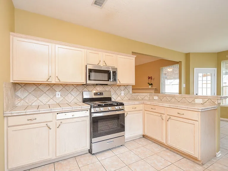 12811 Candace Ct — Photo 9