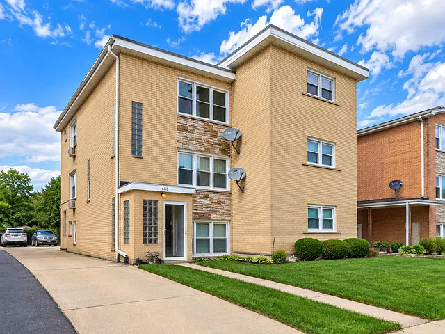 2 bed, $1,900 — Photo 1