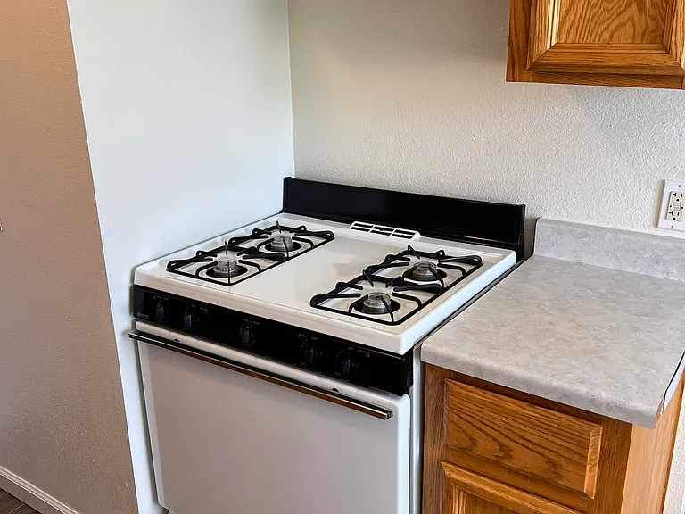 Cedar Apartments — Photo 5