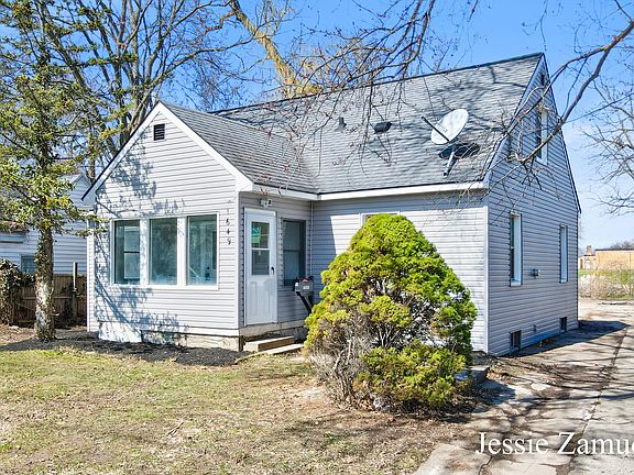 2nd image of 1649 Burton St SE