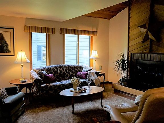 Large Living Room with Gas Fireplace