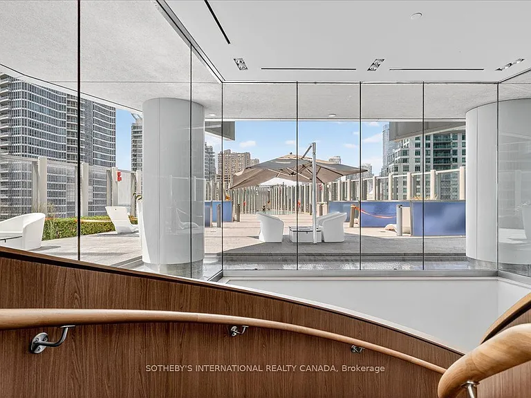 10 York St #2105 — Photo 36